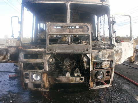 Автобус сгорел фото