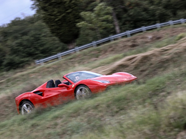 Ferrari 488 Spider фото