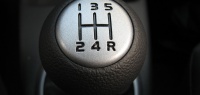 4 привычки водителя, которые «убивают» механическую коробку передач